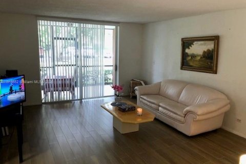 Copropriété à louer à Lauderhill, Floride: 1 chambre, 74.32 m2 № 1974076 - photo 3