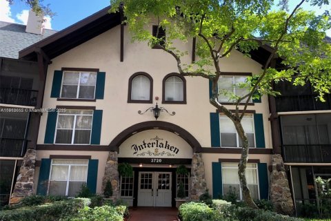 Copropriété à louer à Lauderhill, Floride: 1 chambre, 74.32 m2 № 1974076 - photo 1