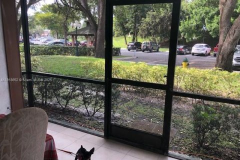 Copropriété à louer à Lauderhill, Floride: 1 chambre, 74.32 m2 № 1974076 - photo 4