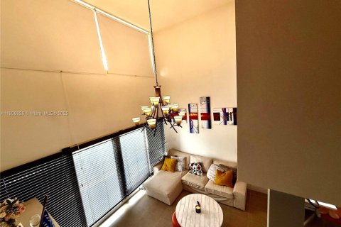 Condominio en alquiler en Miami, Florida, 1 dormitorio, 84.54 m2 № 1969509 - foto 25