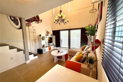 Condominio en alquiler en Miami, Florida, 1 dormitorio, 84.54 m2 № 1969509 - foto 5