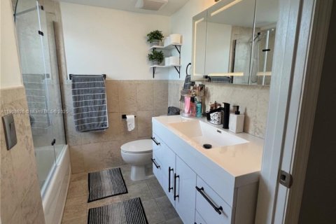 Condominio en alquiler en Miami, Florida, 1 dormitorio, 84.54 m2 № 1969509 - foto 21
