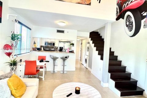 Condominio en alquiler en Miami, Florida, 1 dormitorio, 84.54 m2 № 1969509 - foto 4