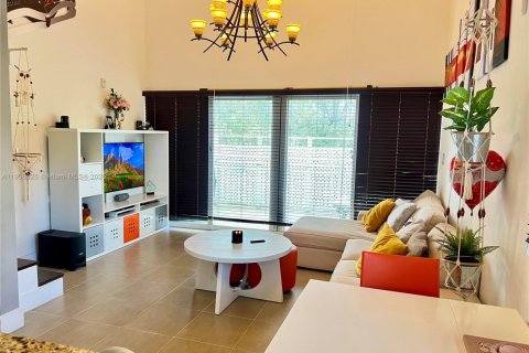 Condominio en alquiler en Miami, Florida, 1 dormitorio, 84.54 m2 № 1969509 - foto 7