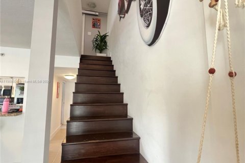 Condominio en alquiler en Miami, Florida, 1 dormitorio, 84.54 m2 № 1969509 - foto 16