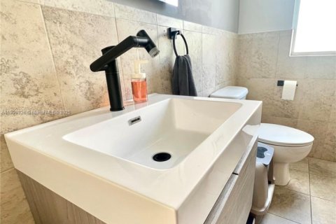 Condominio en alquiler en Miami, Florida, 1 dormitorio, 84.54 m2 № 1969509 - foto 14