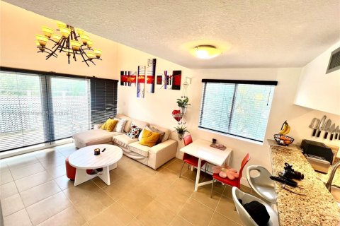 Condominio en alquiler en Miami, Florida, 1 dormitorio, 84.54 m2 № 1969509 - foto 6