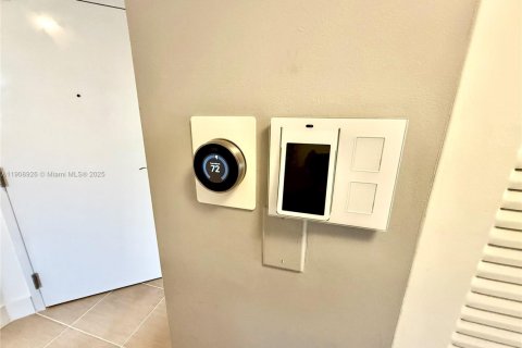 Condominio en alquiler en Miami, Florida, 1 dormitorio, 84.54 m2 № 1969509 - foto 15