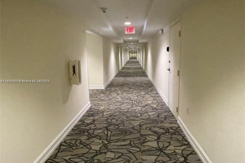 Condo in North Bay Village, Florida, 2 bedrooms  № 1954195 - photo 18