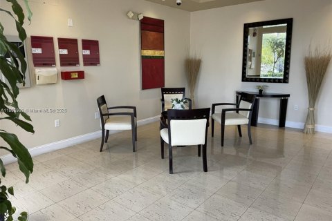 Condo in North Bay Village, Florida, 2 bedrooms  № 1954195 - photo 21