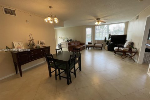 Condo in North Bay Village, Florida, 2 bedrooms  № 1954195 - photo 3