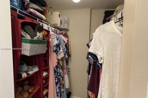 Condo in North Bay Village, Florida, 2 bedrooms  № 1954195 - photo 8