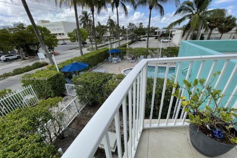 Condo in North Bay Village, Florida, 2 bedrooms  № 1954195 - photo 14