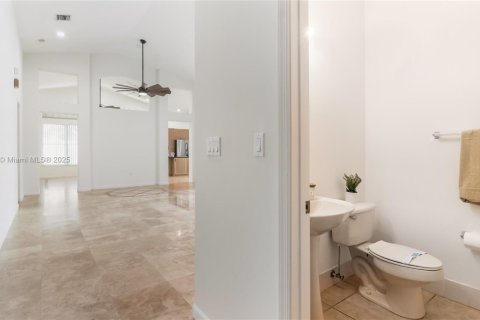 House in Miramar, Florida 3 bedrooms, 194.44 sq.m. № 1838609 - photo 30