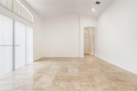 House in Miramar, Florida 3 bedrooms, 194.44 sq.m. № 1838609 - photo 12