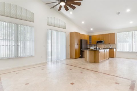 House in Miramar, Florida 3 bedrooms, 194.44 sq.m. № 1838609 - photo 13