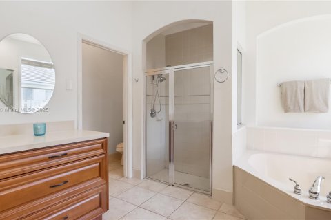 House in Miramar, Florida 3 bedrooms, 194.44 sq.m. № 1838609 - photo 24