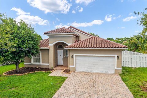 House in Miramar, Florida 3 bedrooms, 194.44 sq.m. № 1838609 - photo 5