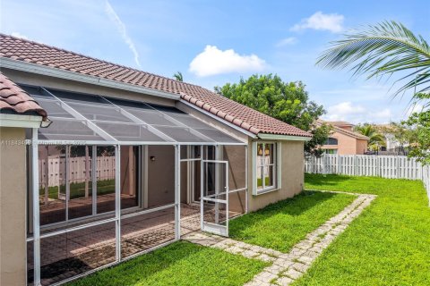 House in Miramar, Florida 3 bedrooms, 194.44 sq.m. № 1838609 - photo 7