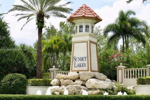 House in Miramar, Florida 3 bedrooms, 194.44 sq.m. № 1838609 - photo 1