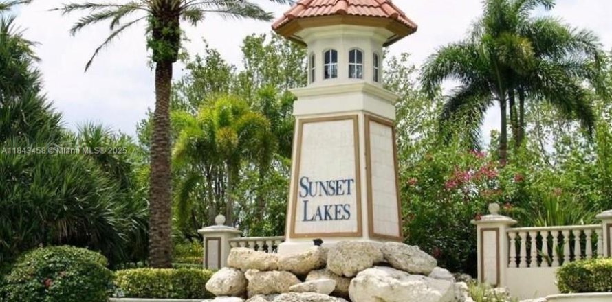 House in Miramar, Florida 3 bedrooms, 194.44 sq.m. № 1838609