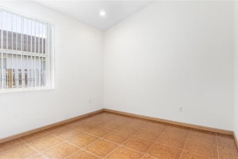 House in Miramar, Florida 3 bedrooms, 194.44 sq.m. № 1838609 - photo 29