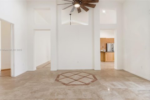 House in Miramar, Florida 3 bedrooms, 194.44 sq.m. № 1838609 - photo 10