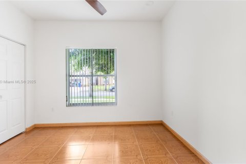 House in Miramar, Florida 3 bedrooms, 194.44 sq.m. № 1838609 - photo 25