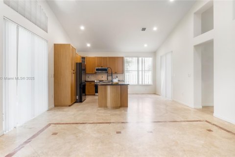 House in Miramar, Florida 3 bedrooms, 194.44 sq.m. № 1838609 - photo 14