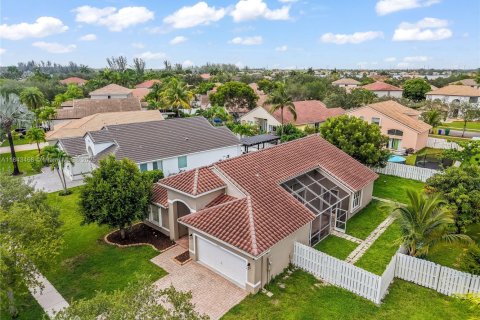 House in Miramar, Florida 3 bedrooms, 194.44 sq.m. № 1838609 - photo 3