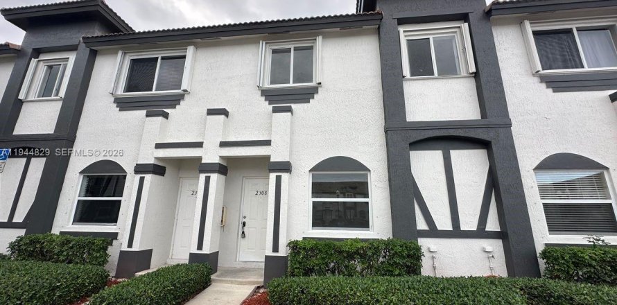 Townhouse in Homestead, Florida 3 bedrooms, 134.89 sq.m. № 2001405