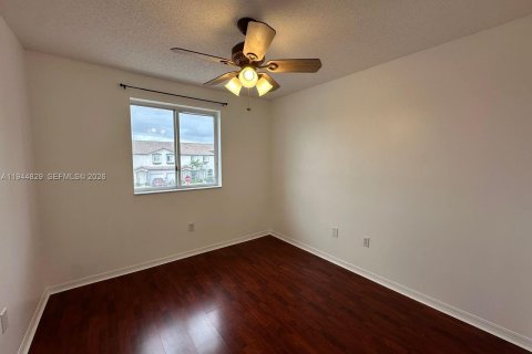 Townhouse in Homestead, Florida 3 bedrooms, 134.89 sq.m. № 2001405 - photo 23