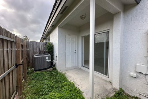 Townhouse in Homestead, Florida 3 bedrooms, 134.89 sq.m. № 2001405 - photo 10