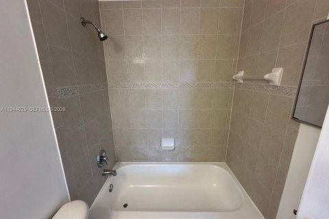 Townhouse in Homestead, Florida 3 bedrooms, 134.89 sq.m. № 2001405 - photo 20