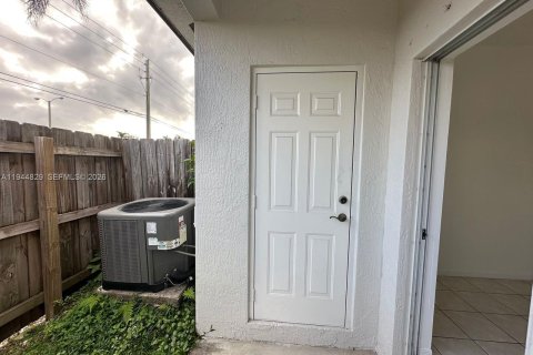 Townhouse in Homestead, Florida 3 bedrooms, 134.89 sq.m. № 2001405 - photo 11