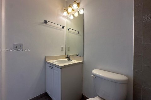 Townhouse in Homestead, Florida 3 bedrooms, 134.89 sq.m. № 2001405 - photo 19
