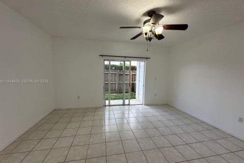 Townhouse in Homestead, Florida 3 bedrooms, 134.89 sq.m. № 2001405 - photo 7
