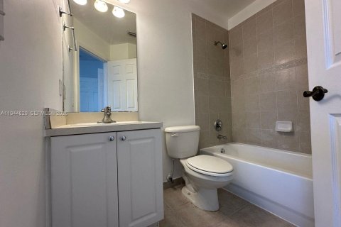 Townhouse in Homestead, Florida 3 bedrooms, 134.89 sq.m. № 2001405 - photo 21