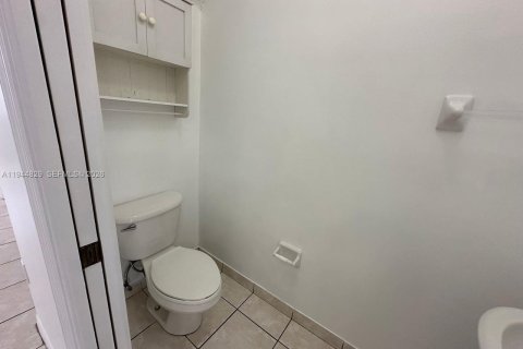 Townhouse in Homestead, Florida 3 bedrooms, 134.89 sq.m. № 2001405 - photo 15