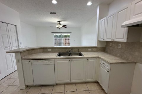 Townhouse in Homestead, Florida 3 bedrooms, 134.89 sq.m. № 2001405 - photo 6