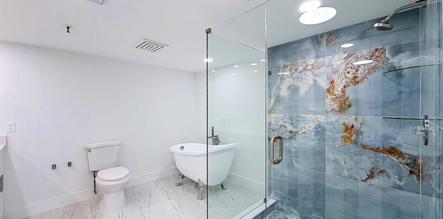 Condominio en West Palm Beach, Florida, 2 dormitorios  № 2077750