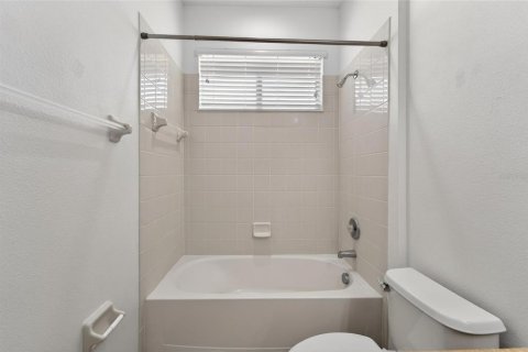 House in Valrico, Florida 4 bedrooms, 244.98 sq.m. № 2110054 - photo 28