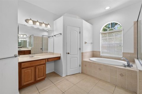 House in Valrico, Florida 4 bedrooms, 244.98 sq.m. № 2110054 - photo 16