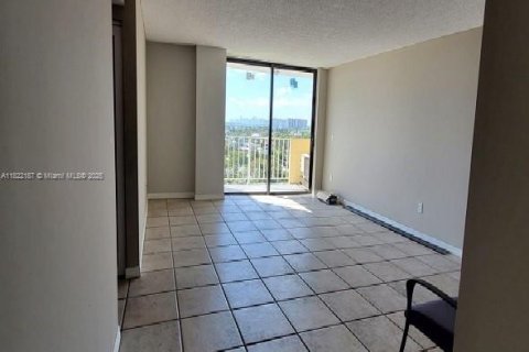 Condominio en venta en North Miami, Florida, 2 dormitorios, 83.98 m2 № 1937674 - foto 12