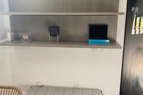 Apartment in Coral Gables, Florida 161.93 sq.m. № 2000790 - photo 2