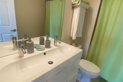 Apartment in Miami, Florida 1 bedroom, 70.88 sq.m. № 2186900 - photo 19