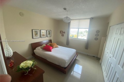 Apartment in Miami, Florida 1 bedroom, 70.88 sq.m. № 2186900 - photo 25