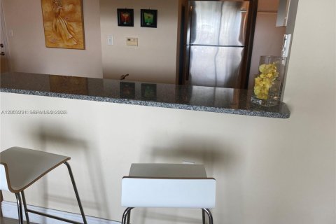 Apartment in Miami, Florida 1 bedroom, 70.88 sq.m. № 2186900 - photo 13
