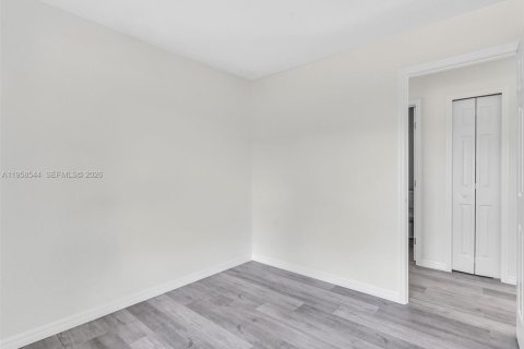 House in Lehigh Acres, Florida 3 bedrooms № 2020827 - photo 21