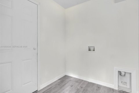 House in Lehigh Acres, Florida 3 bedrooms № 2020827 - photo 14